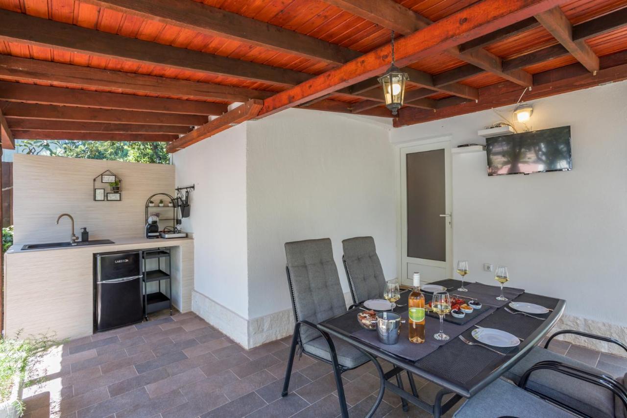 House Oliva With Private Pool And Large Garden Villa Stari Grad  Eksteriør bilde